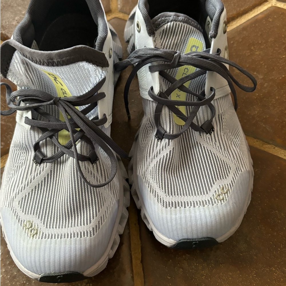 On Running Yellow and Blue Athletic Shoes Modern Silhouette